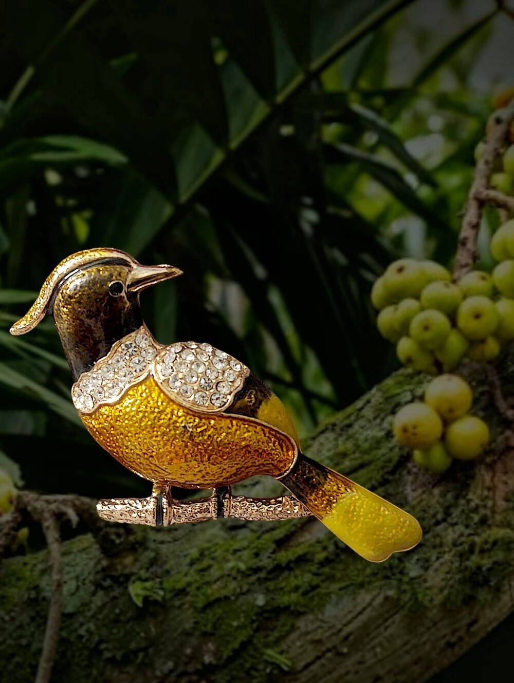 Metal Detailed Bird Brooch